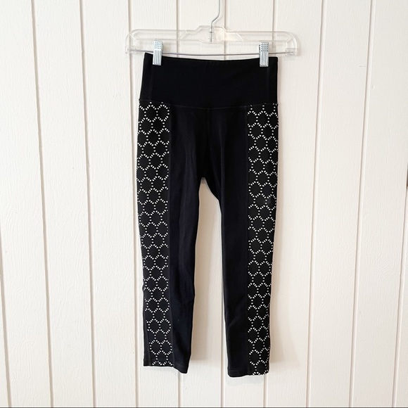 Athleta Black and White Eyelet Cropped Tights - Picture 2 of 7